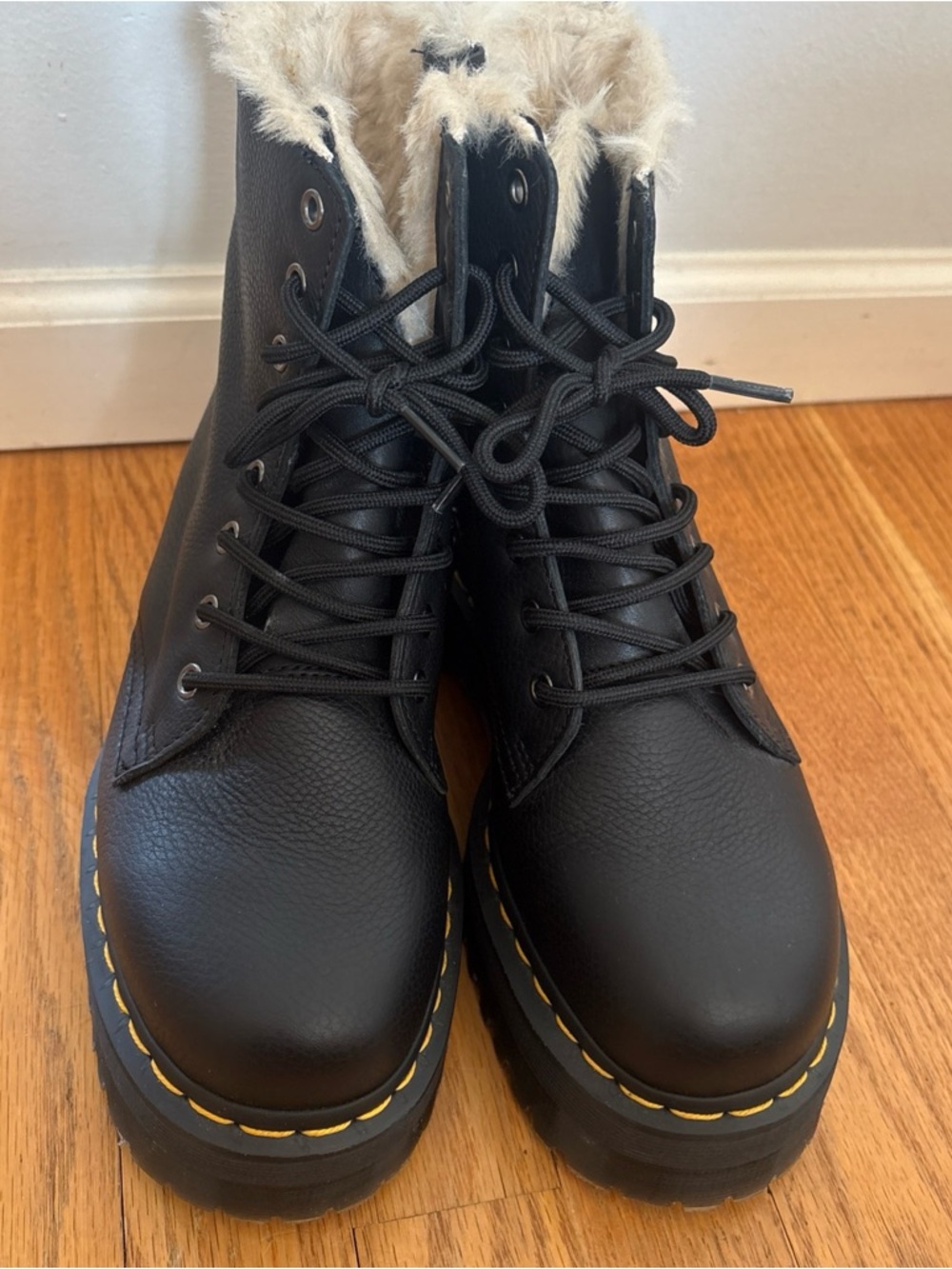 DR.MARTENS JADON BOOT LEATHER FAUX FUR LINED PLATFORMS Womens Size 8 M7 - Picture 3 of 9